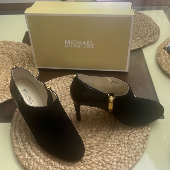 Michael Kors Bootie - Picture 4 of 8